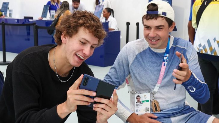 004-Paris-2024-Team-Samsung-Galaxy-Members-Meet-at-the-Olympic-rendezvous-Samsung-Village-Plaza_1000.jpg