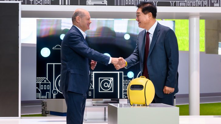 1_Bundeskanzler-Scholz-besucht-Samsung-Stand-auf-ifa-1.jpeg