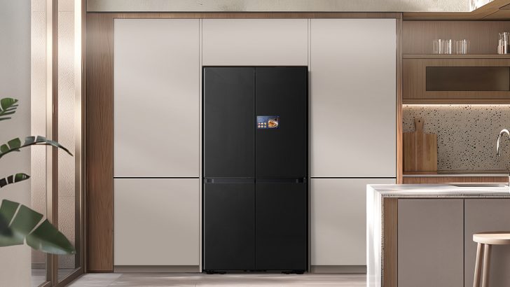 Samsung_French-Door-mit-9-Zoll-Display_Clean-Deep-Charcoal_Lifestyle.jpg