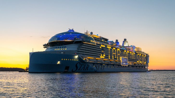 Samsung-Equips-Royal-Caribbeans-Star-of-the-Seas-With-More-Than-6000-Hospitality-TVs-and-Smart-Signage1.jpg