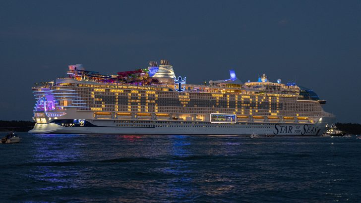 Samsung-Equips-Royal-Caribbeans-Star-of-the-Seas-With-More-Than-6000-Hospitality-TVs-and-Smart-Signage2.jpg