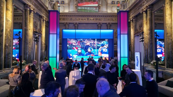Samsung-Mobile-Milano-Cortina-2026-Galaxy-Z-Flip7-Olympic-Edition-Victory-Selfie-LA28-Games_main5.jpg
