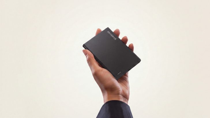 Samsung-Electronics-P7-Lifestyle-2.jpg
