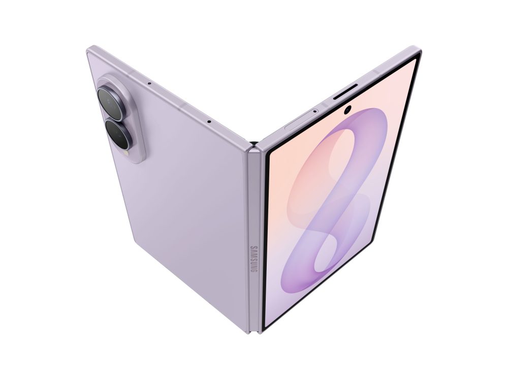 Samsung Galaxy Z Fold8 in Lavender, geöffnet mit sichtbarem Hauptdisplay und rückseitiger Dual-Kamera vor weißem Hintergrund. © Samsung Electronics