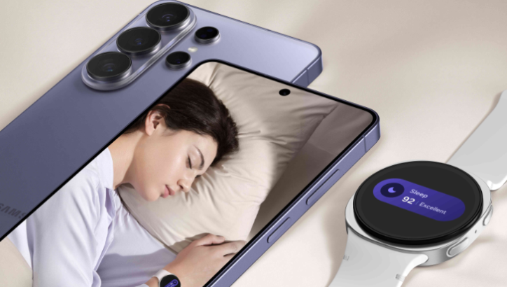 Schlafende Frau mit Samsung Galaxy Watch8 auf dem Display eines Galaxy S26 Ultra