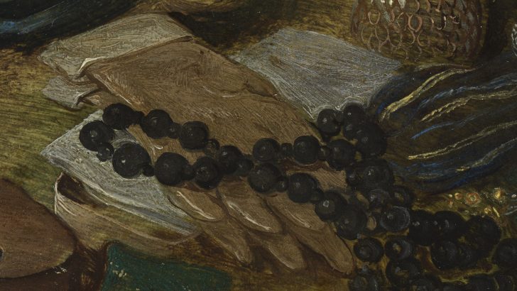 4.-Detalle-de-la-obra-El-Olfato-para-la-fragancia-“Guantes-de-ámbar-“.jpg