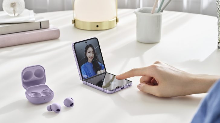 016_hands-on_galaxy_zflip4_borapurple_buds2pro_borapurple_Samsung.jpg