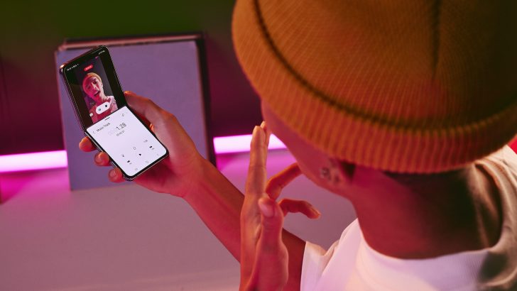 Shot-4_SamsungxTikTok_Lifestyle_LL1037_V3-3k.jpg