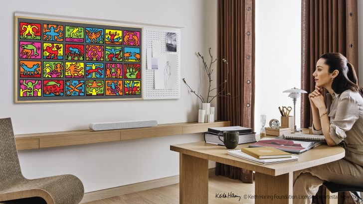 Samsung-Art-Store-x-Keith-Haring-Retrospect_Lifestyle-cut.jpg