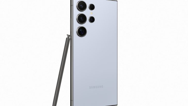 083-galaxy-s24ultra-titaniumblue-device-spen-back-l30.jpg