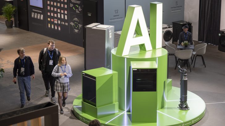 World-of-samsung-AI-exhibition-central-display.jpg