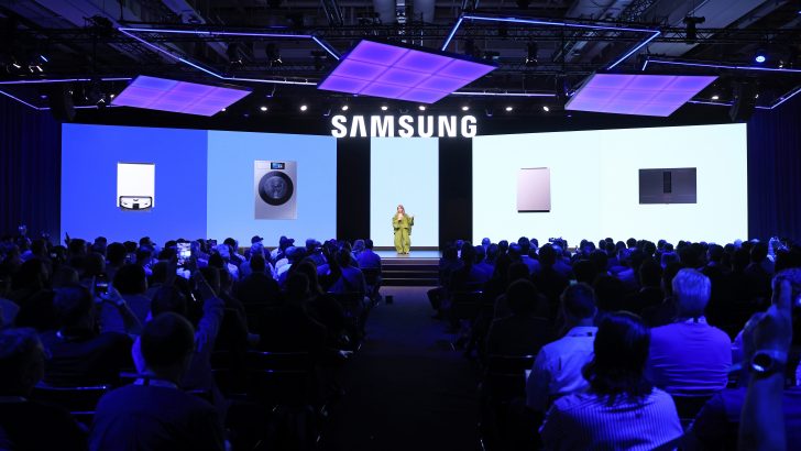Katharina-Mayer-Head-of-LifeStyle-Lab-Samsung-Europe-presents-Bespoke-AI-Jet-Bot-Steam-Ultra-at-Samsung’s-IFA-2025-press-conf.jpg