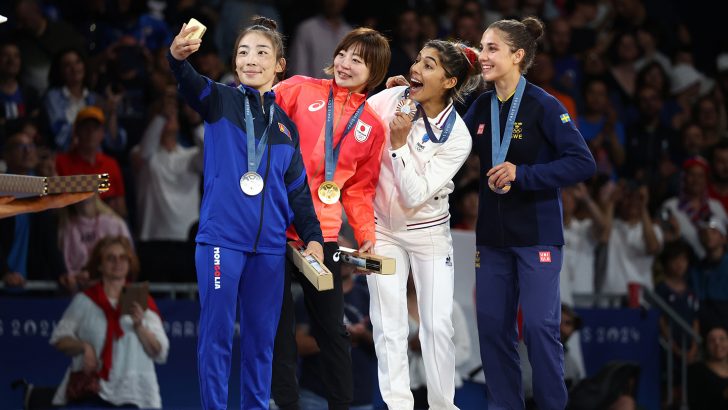 6-Victory-Selfie-in-Paris.jpg