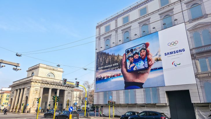 Samsung-Mobile-Galaxy-Z-Flip7-Milano-Cortina-2026-Open-Always-Wins-OOH-in-Milan_dl2-e1770711559745.jpg