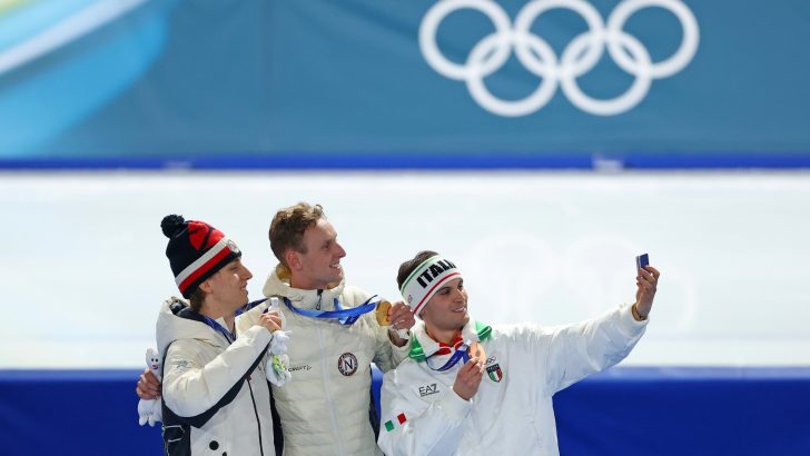 Victory-Selfie_Mens-Speed-Skating-5000m.jpg