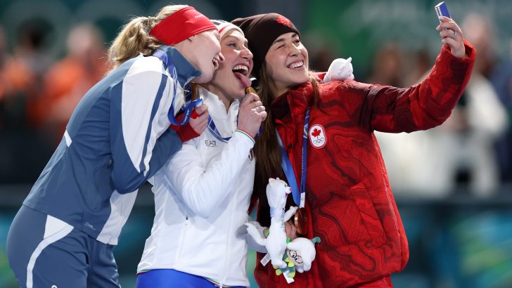 Victory-Selfie_Speed-Skating-Womens-300m.jpg