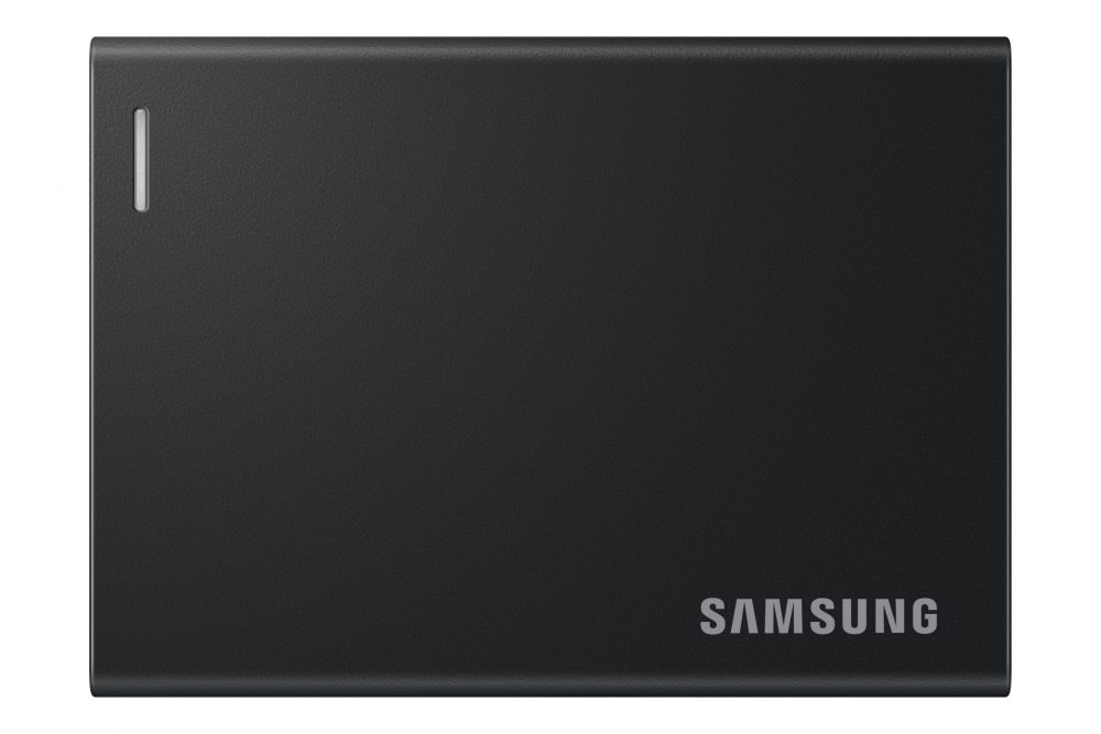 Samsung P7 Portable SSD negro en vista frontal, con indicador LED y logotipo de Samsung.