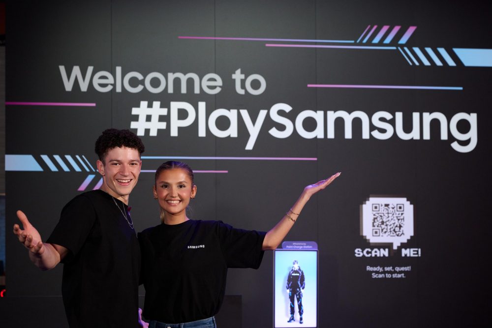 Samsung gaming ambassadors presenting a gaming PC featuring the Samsung 9100 PRO SSD at the #PlaySamsung experience.