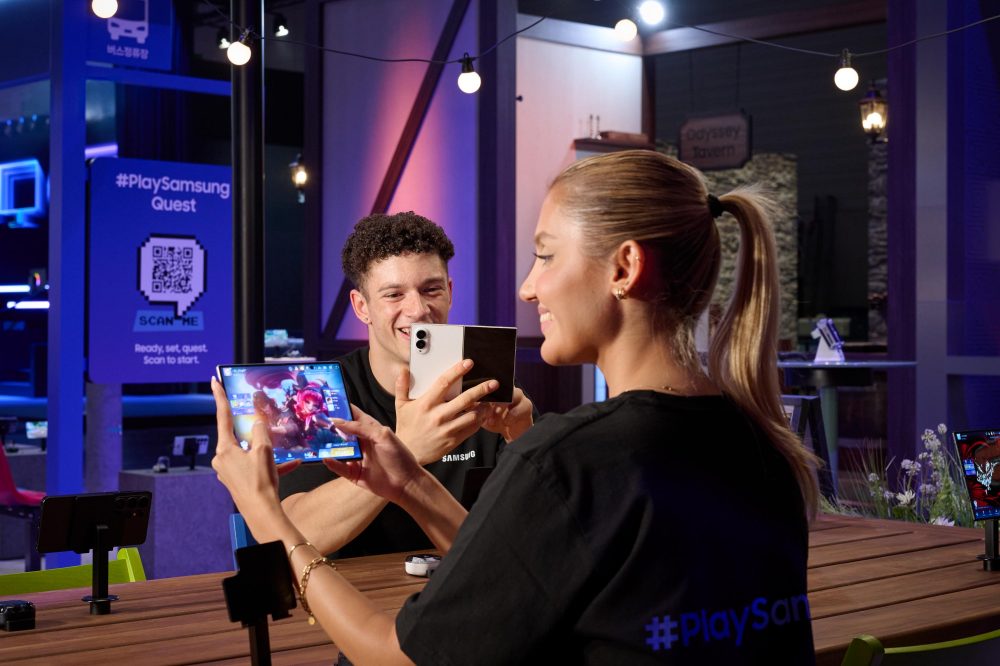 Samsung gaming ambassadors at the Samsung Odyssey gaming area featuring Call of Duty: Modern Warfare and Odyssey monitors.