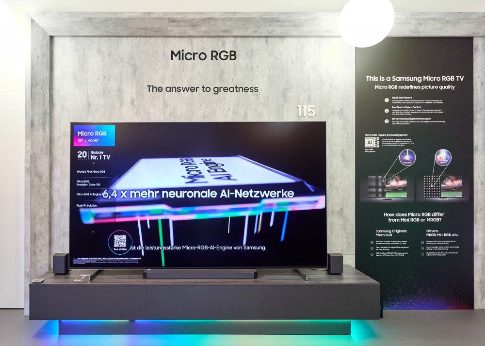 Televisor Samsung Micro RGB de 115 pulgadas expuesto en IFA 2026, con información sobre su tecnología de imagen Micro RGB y procesamiento con IA.