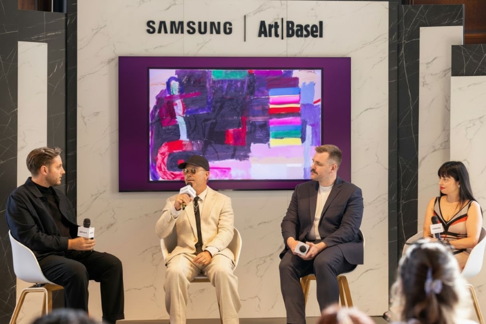 Daniel Arsham, Karim Crippa et Daria Greene lors de l’événement « Art Night with Samsung Art TV ».