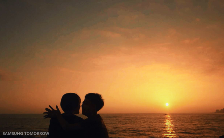 Samsung Introduces Look at Me