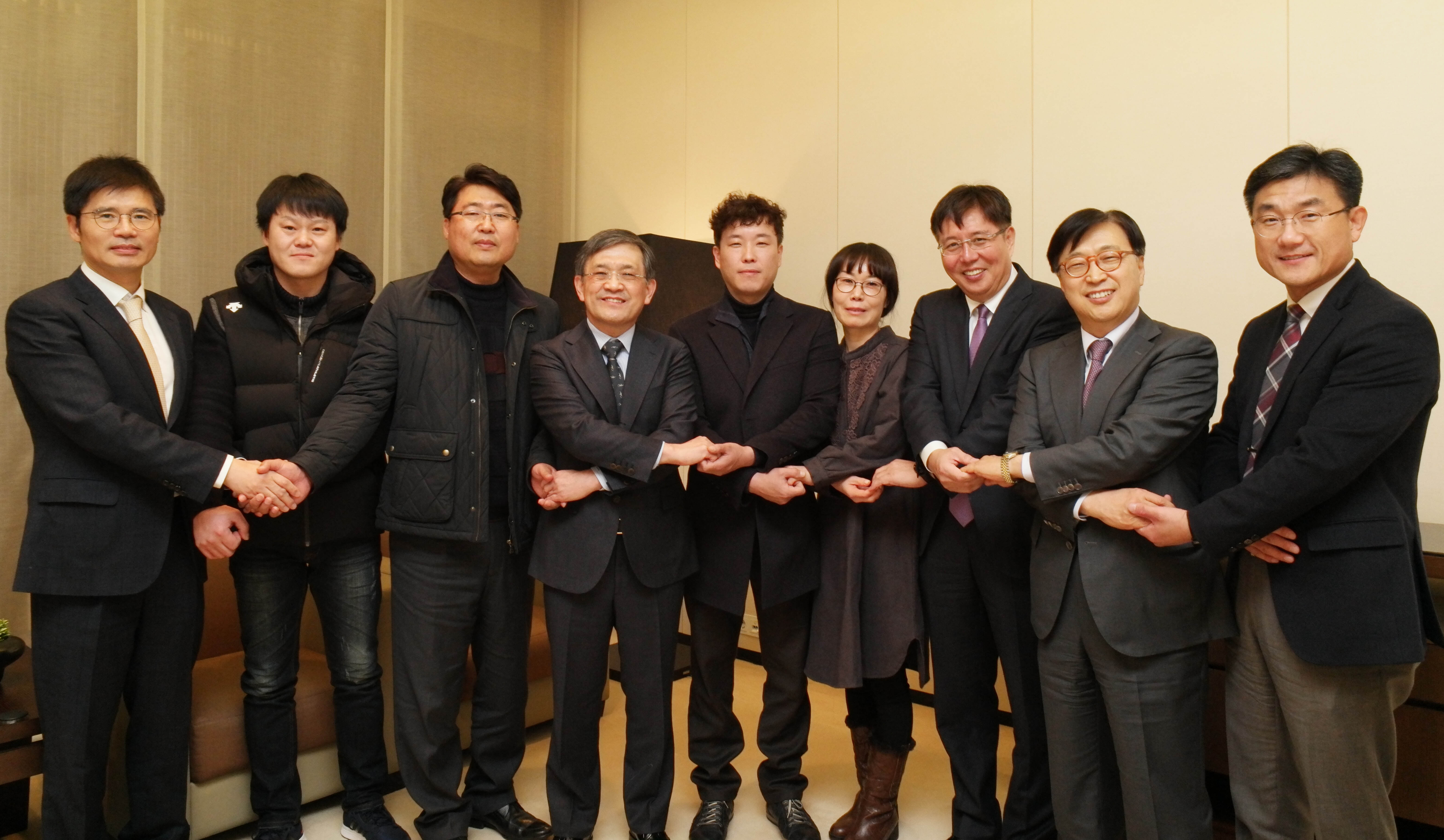 PHOTO-CEO-Kwon-Met-with-the-Family-Committee.jpg