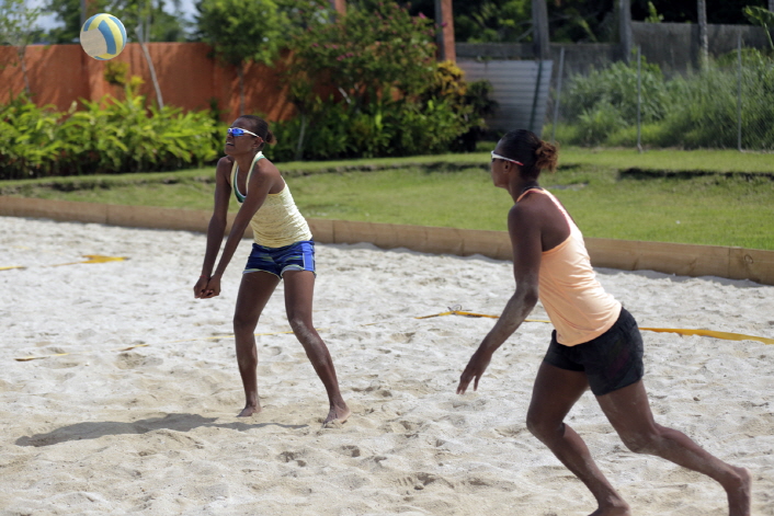 706_BeachVolleyball_Miller-Pata-Linline-Matauatu_Action_b.jpg