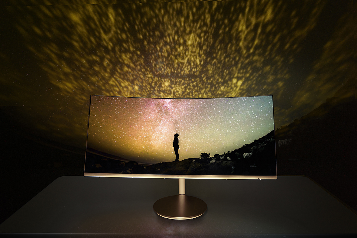 SamsungCurvedMonitor_CF791_1.jpg