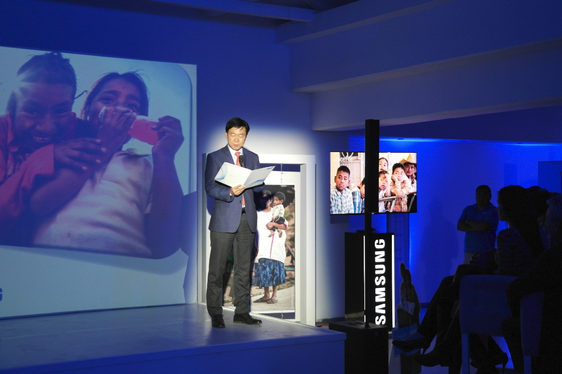 UNICEF-and-Samsung-Electronics-Mexico-Gear-VR-9_FF.jpg