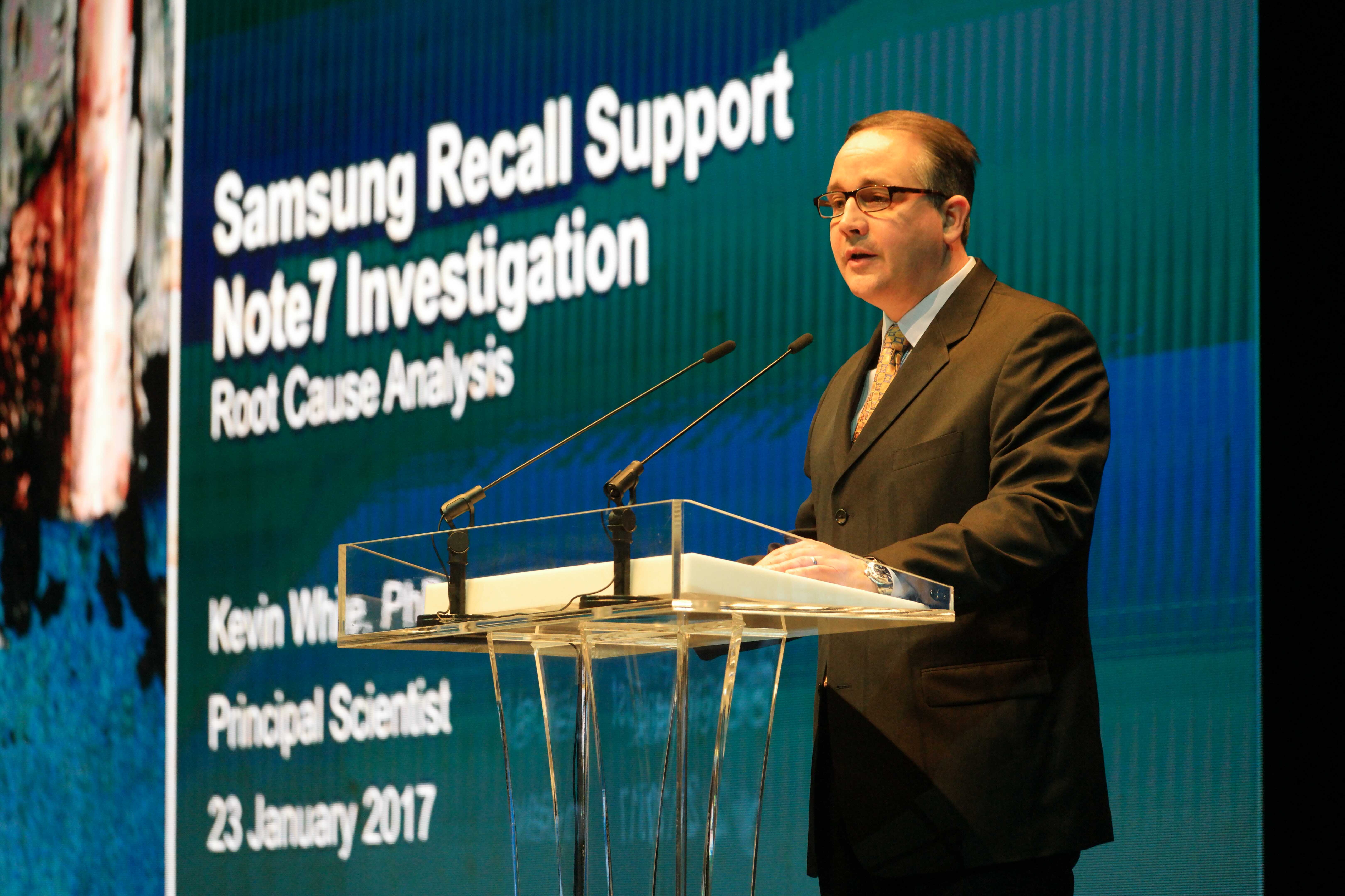 6.-Galaxy-Note7-Press-Conference_Exponent-Inc._Kevin-White-PhD-Principal-Scientist.jpg