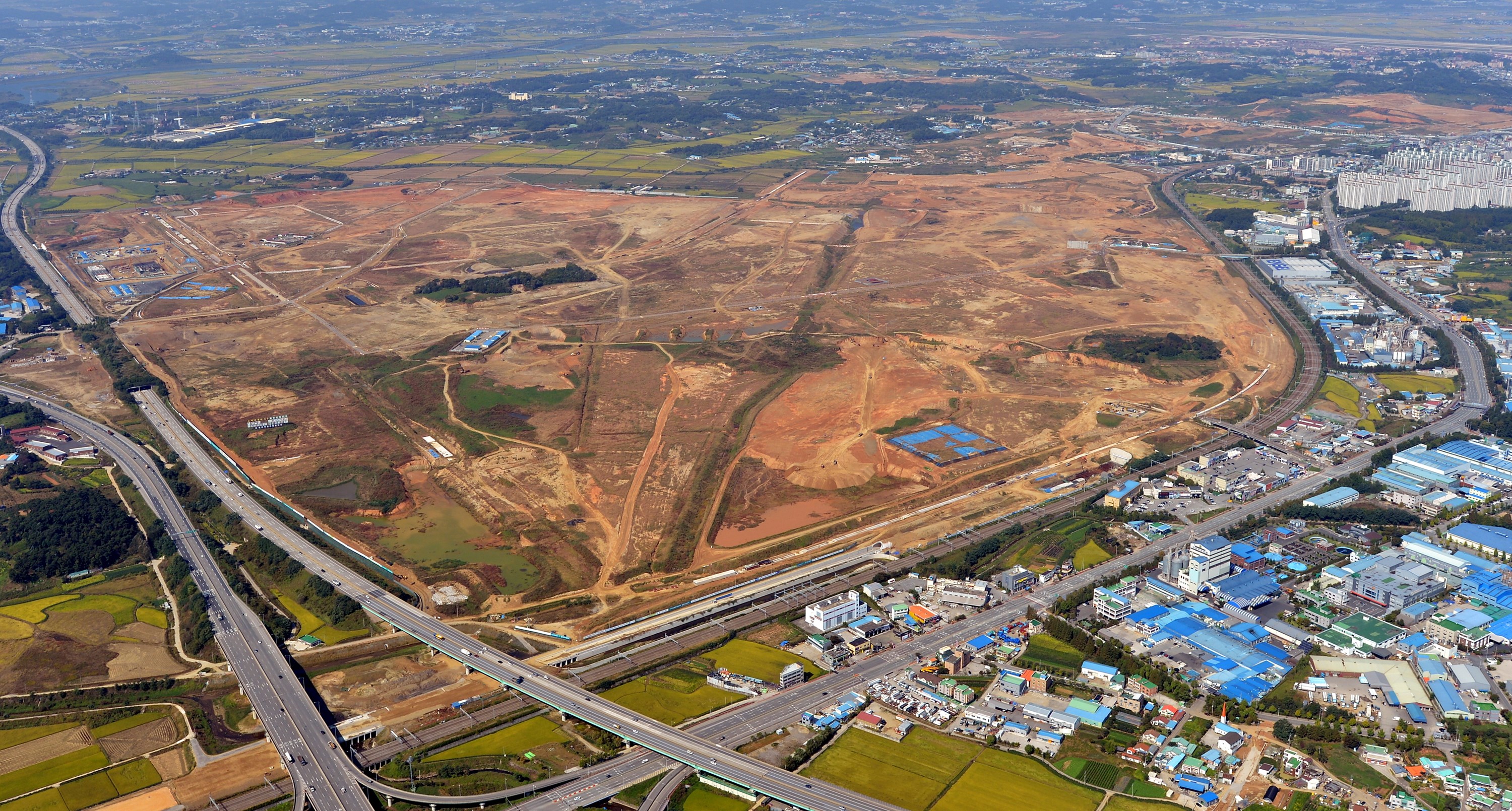 3.-Samsung-Electronics-Pyeongtaek-Campus-October-2014-Before-Construction.jpg