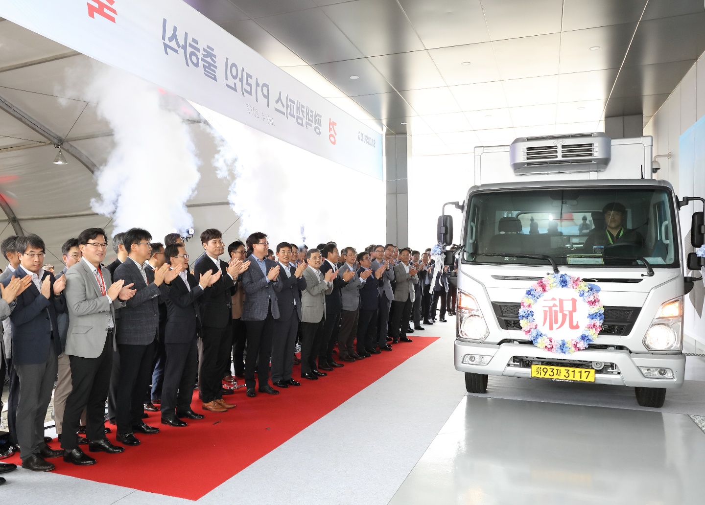 9.-Celebration-of-the-first-shipment-from-Samsungs-New-Pyeongtaek-Line_04.jpg