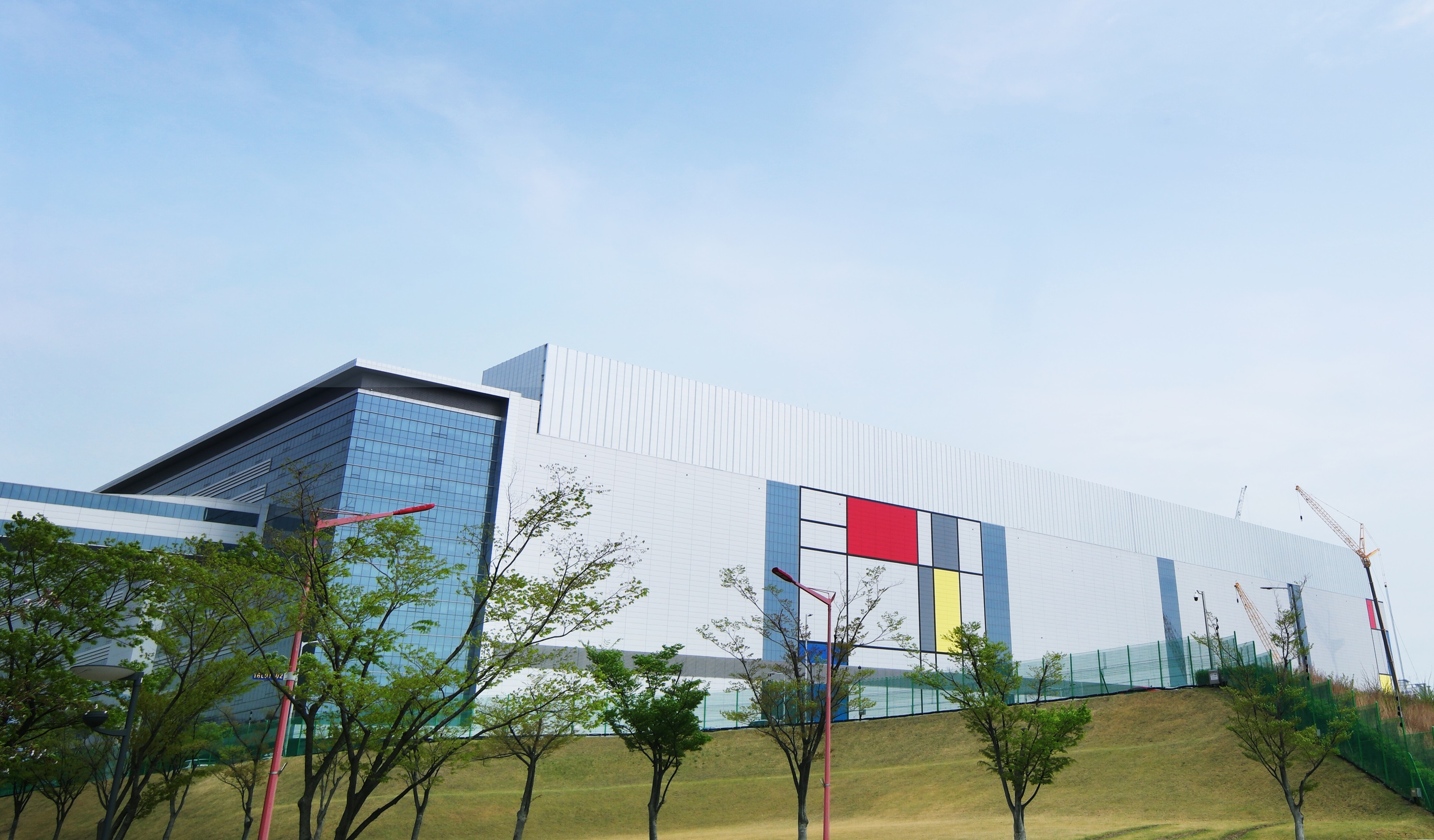 Samsung-Hwaseong-manufacturing-line.jpg