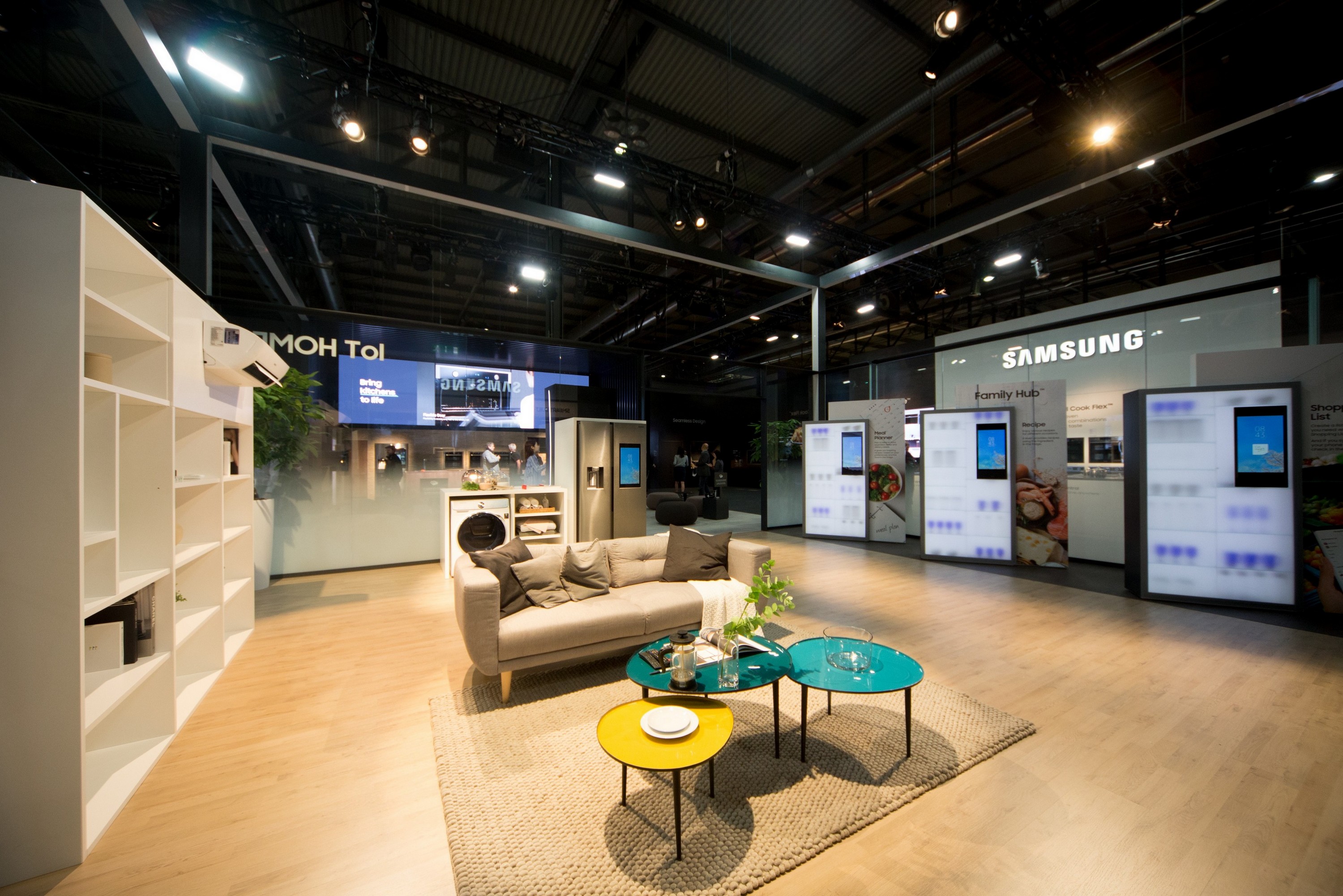 Samsung-EuroCucina_2018_IoT-Home-1.jpg
