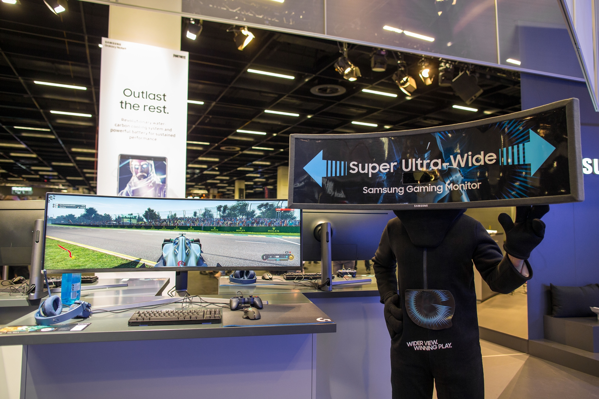 Samsung-booth-at-Gamescom-2018-2_CHG90.jpg