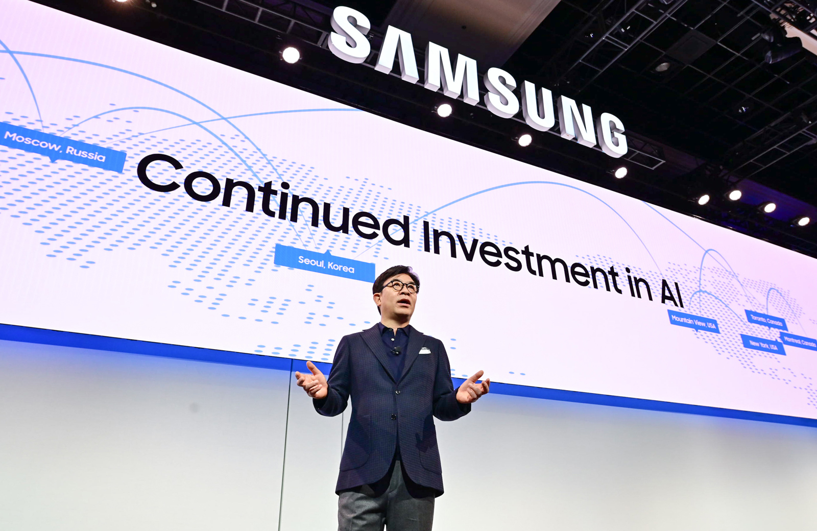 HS-Kim-President-and-CEO-of-Consumer-Electronics-Division-Samsung-Electronics-at-CES-2019-Samsung-Press-Conference-1.jpg