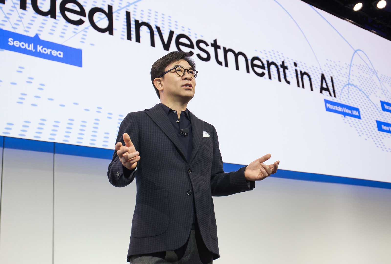 HS-Kim-President-and-CEO-of-Consumer-Electronics-Division-Samsung-Electronics-at-CES-2019-Samsung-Press-Conference-2.jpg