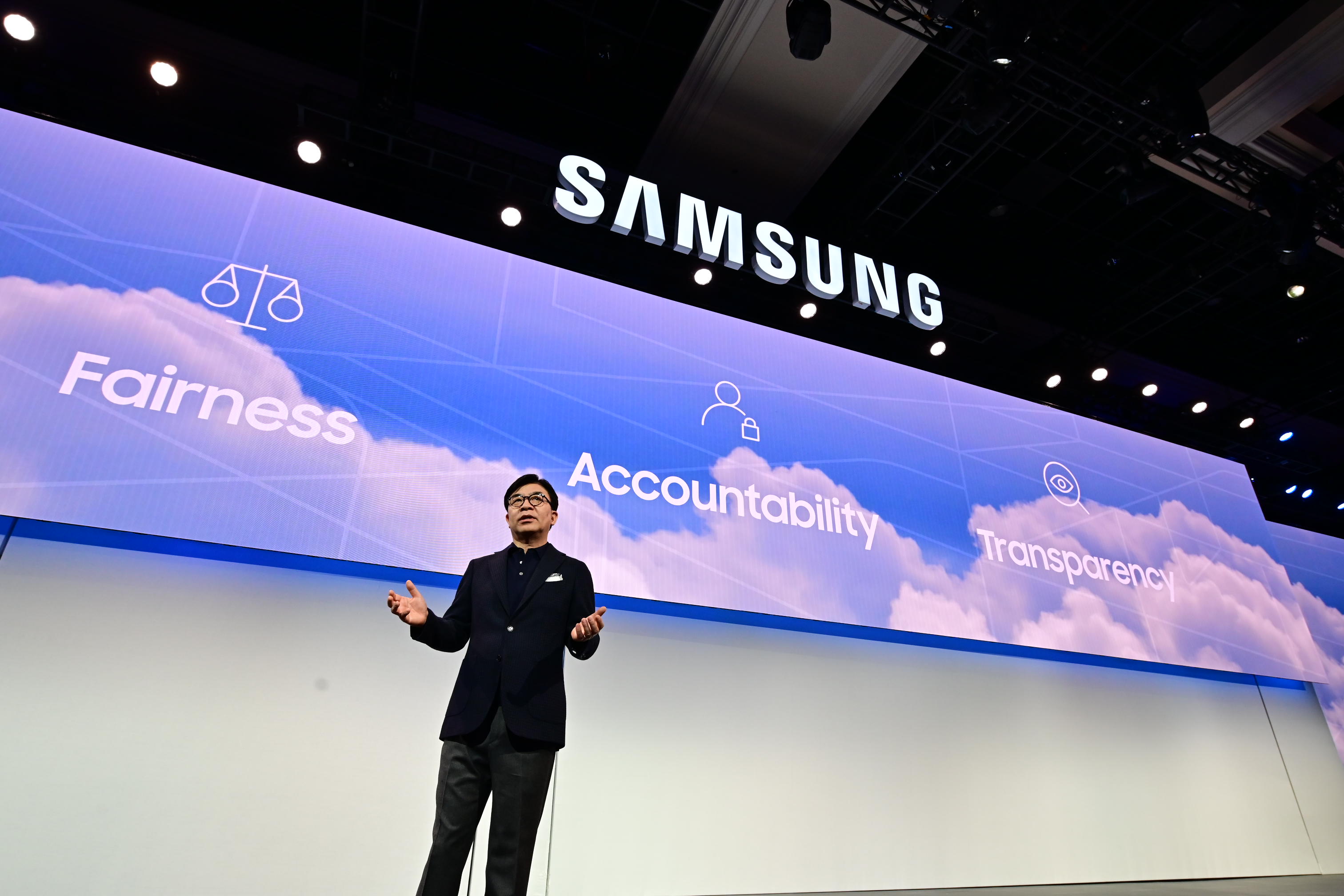 HS-Kim-President-and-CEO-of-Consumer-Electronics-Division-Samsung-Electronics-at-CES-2019-Samsung-Press-Conference-3.jpg