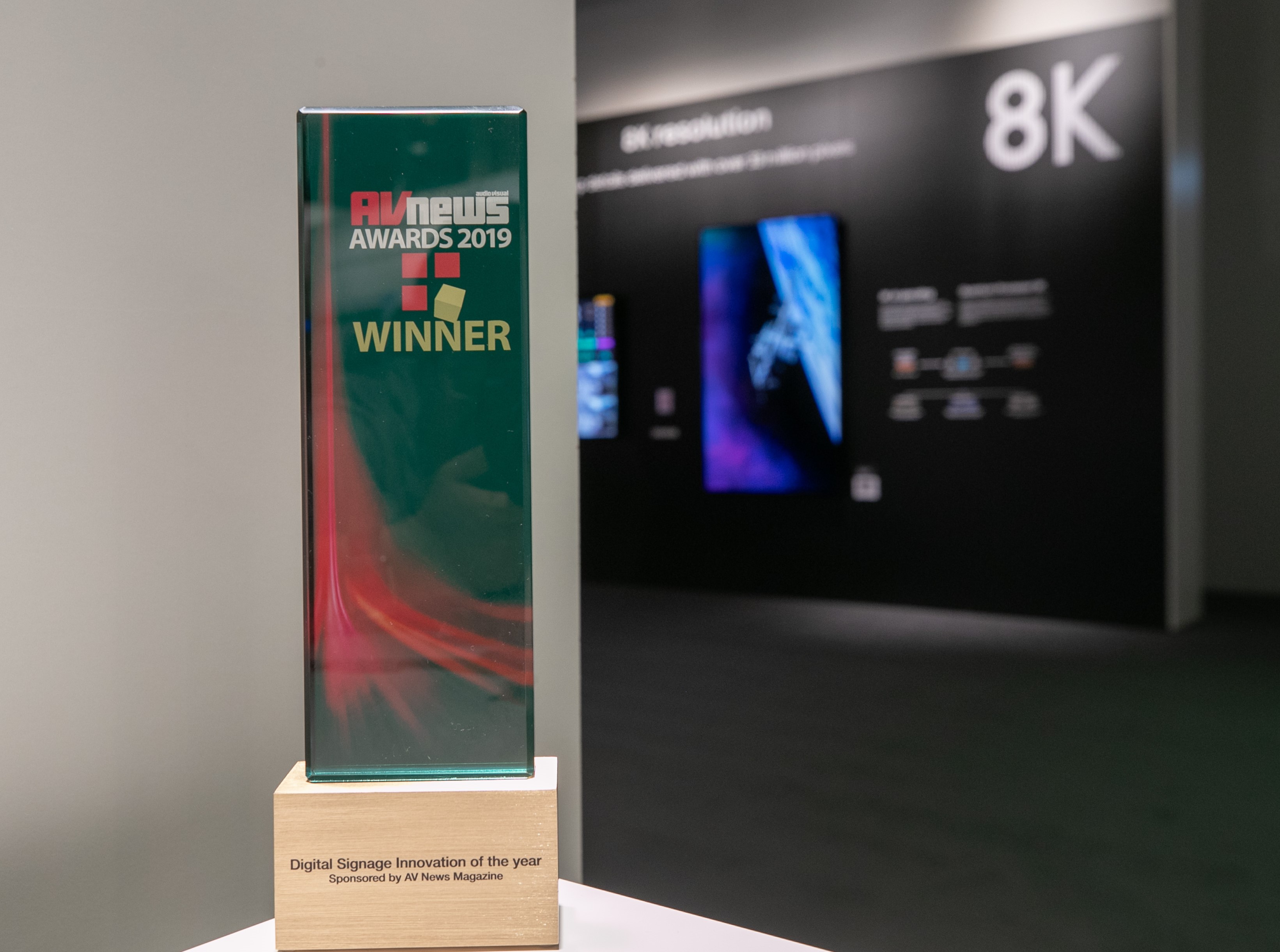 ISE-2019-QLED-8K-Signage_AV-News-Award_1.jpg