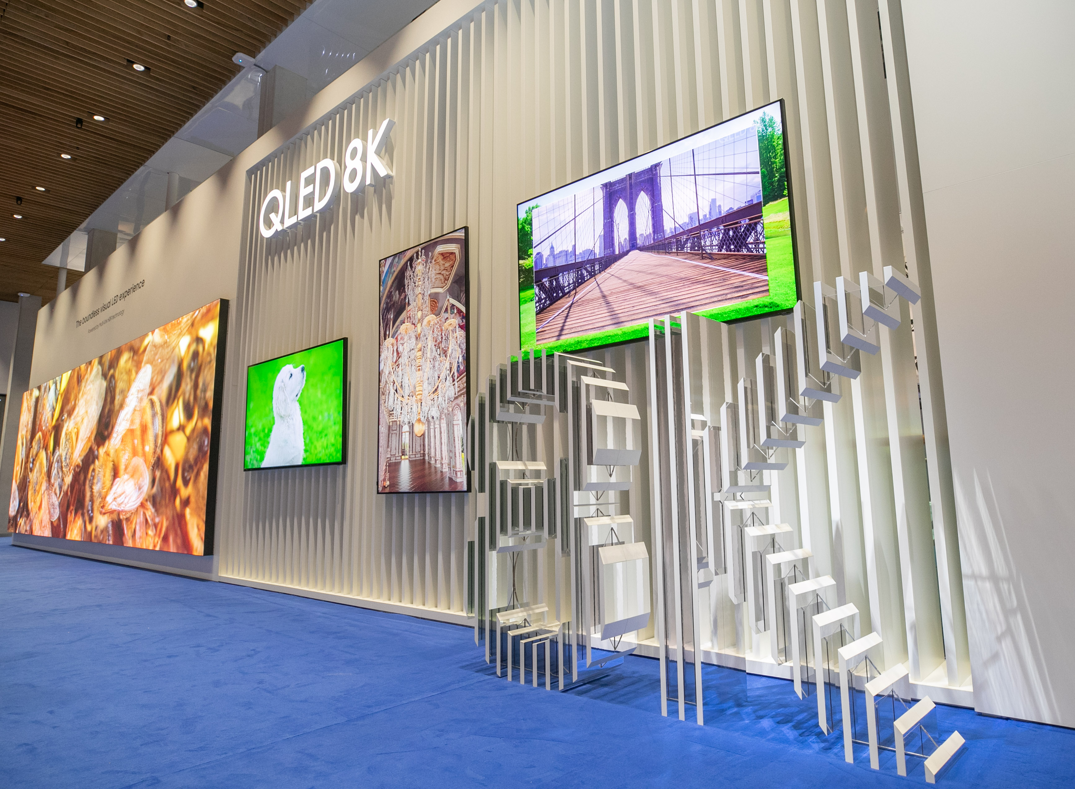 ISE2019-QLED-8K-Signage_1.jpg