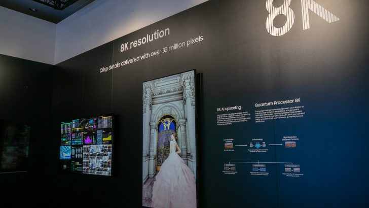 ISE2019-QLED-8K-Signage_2.jpg