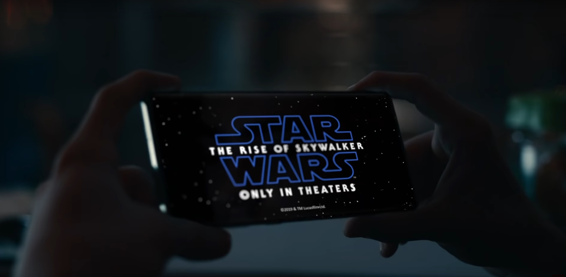 Samsung-Joins-Forces-with-Star-Wars%E2%84%A2-for-Holiday-Collaboration_Film-2.jpg