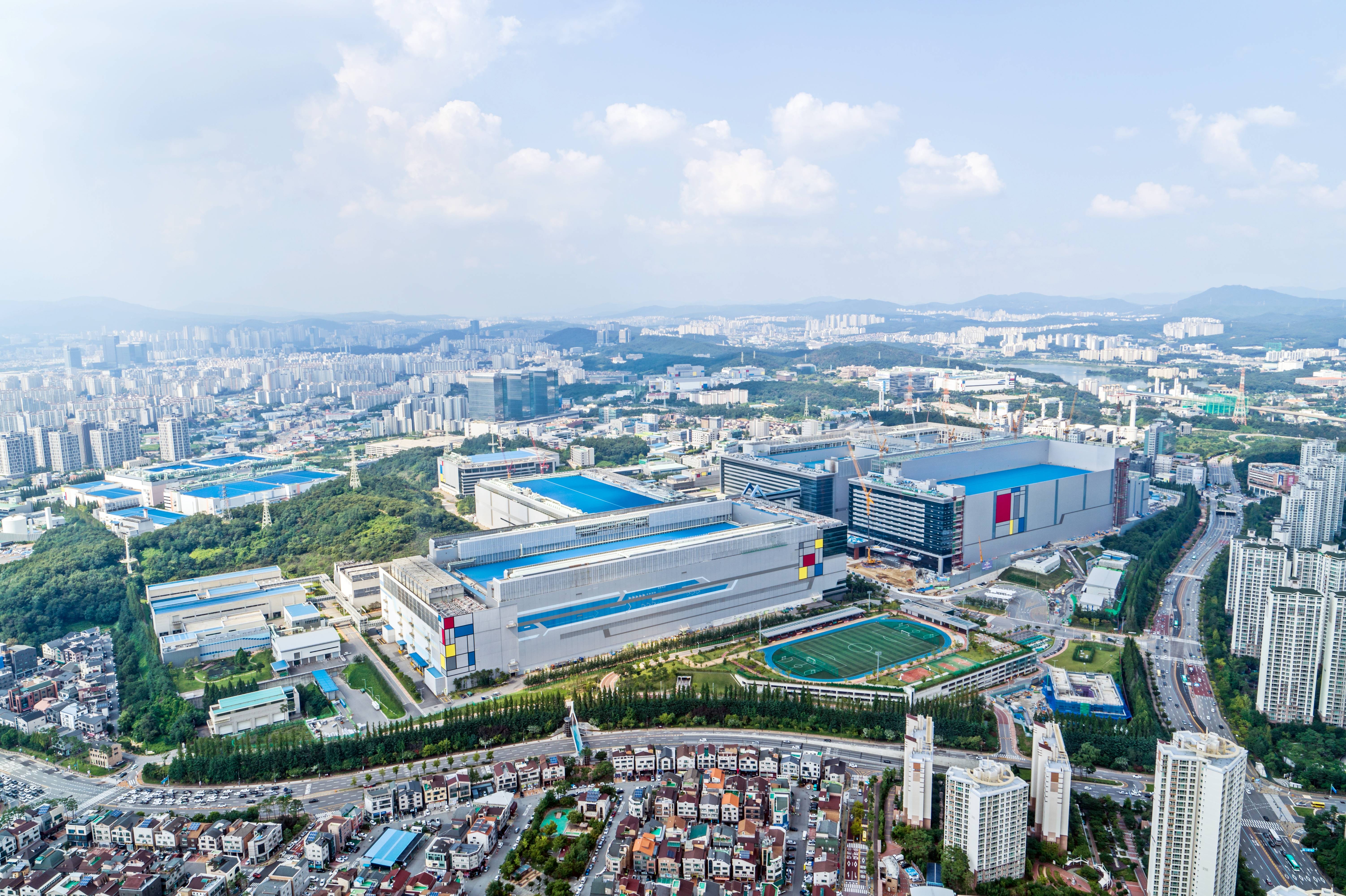 Image-1_Samsung-Electronics-Hwaseong-Campus.jpg