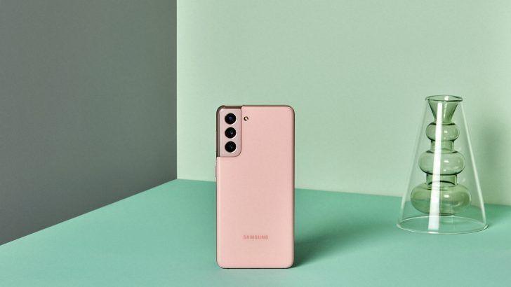 Galaxy-S21_lifestyle_pink.jpg