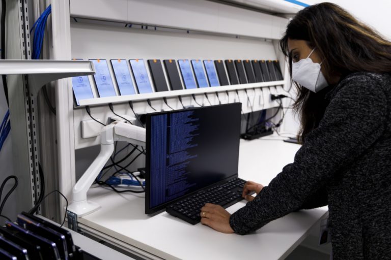 Samsung Enhances Remote Test Lab Program To Support Developers