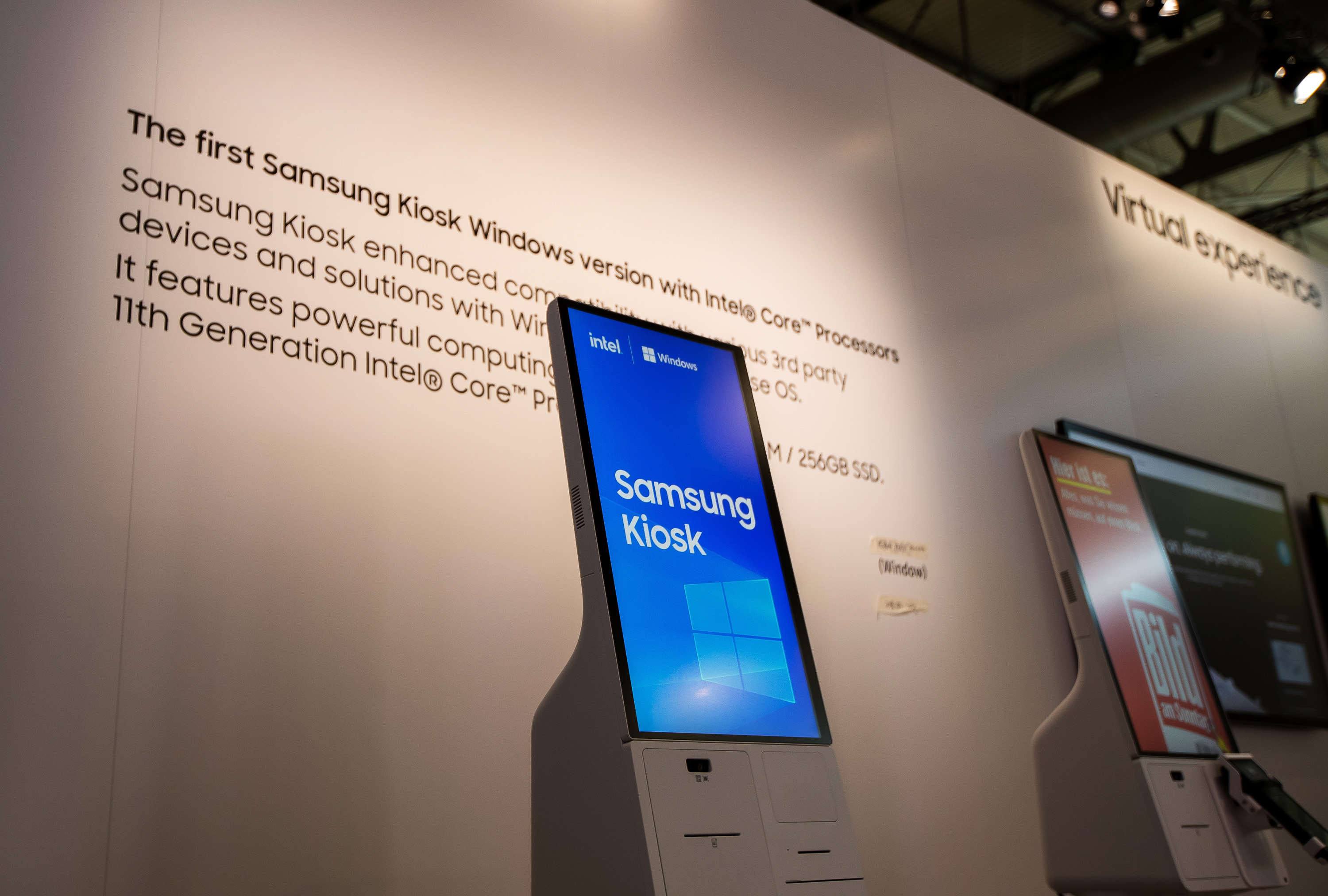 dl8_ISE_Samsung-Kiosk-with-Window-version.jpg