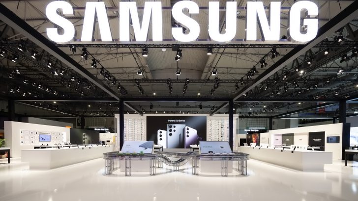 dl1_MWC_Samsung-Booth.jpg