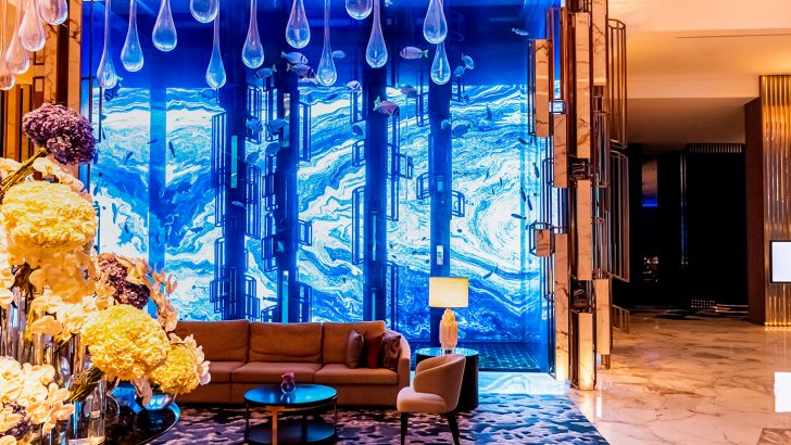 The-Wall_Atlantis-The-Royal_dl4_LED-Signage-in-the-Lobby.jpg