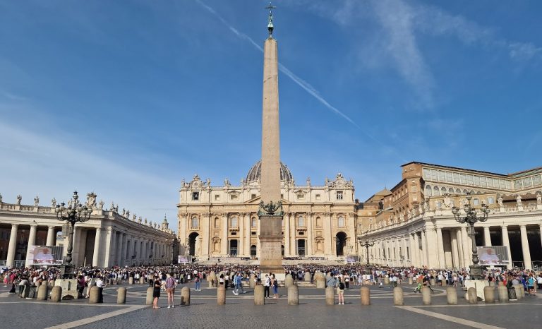Samsung Provides Outdoor Audio and Video Solutions for the St. Peter’s